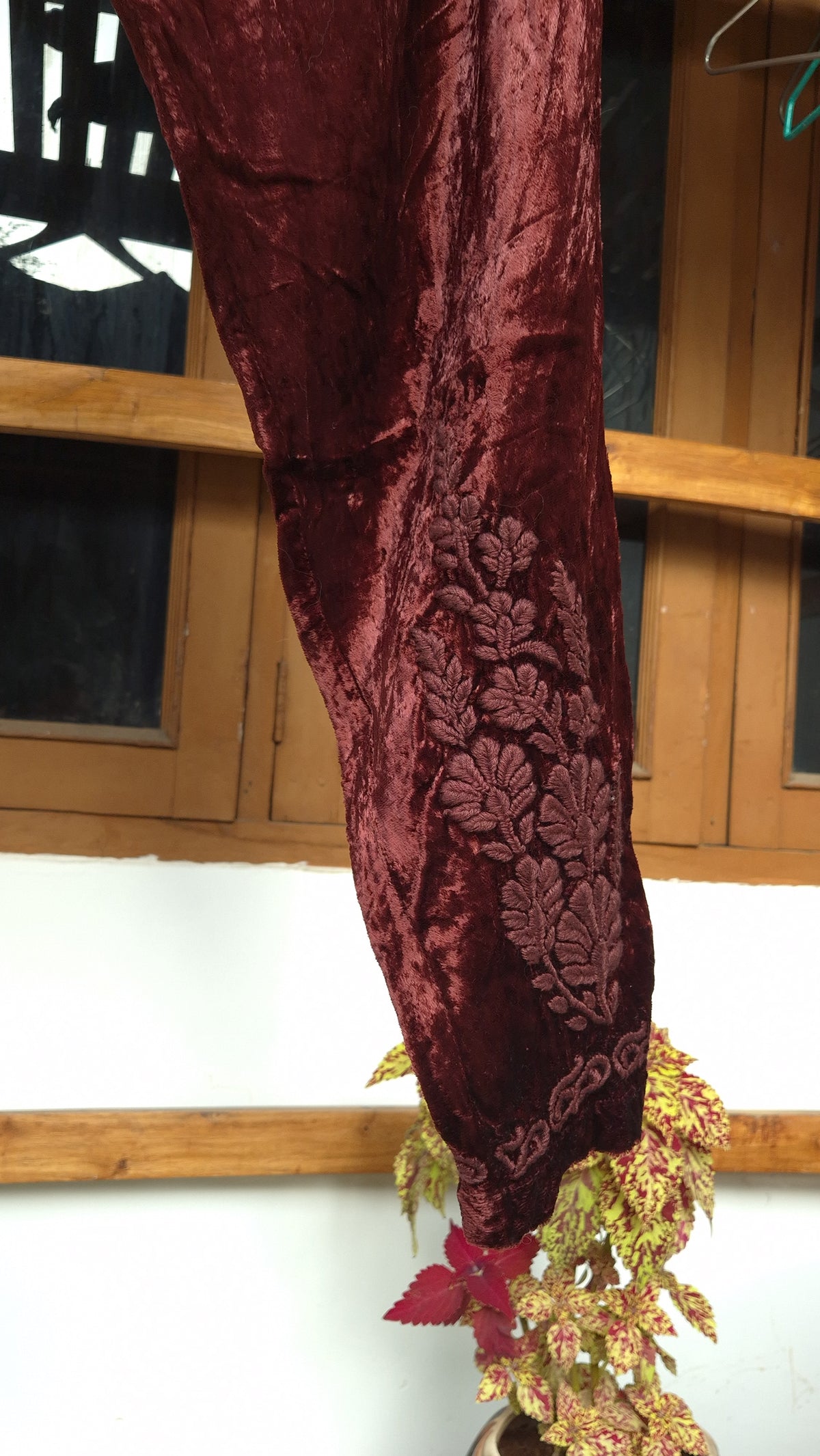 Luxurious Kashmiri Makhmal handcrafted Chikankari kurta by LVW Fashions, soft and warm traditional embroidery from Lucknow.