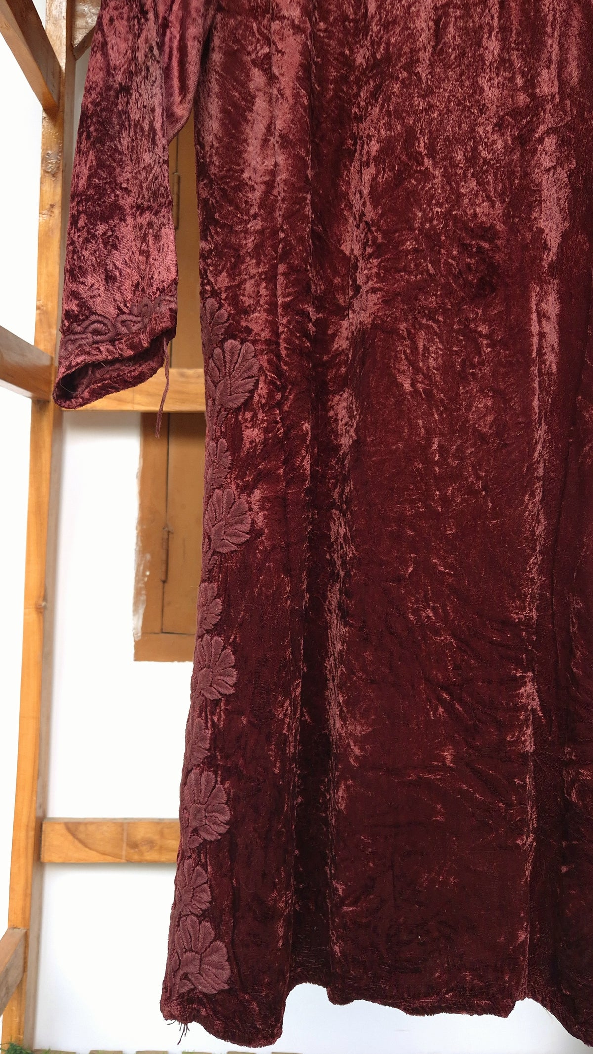 Luxurious Kashmiri Makhmal handcrafted Chikankari kurta by LVW Fashions, soft, warm, and intricately embroidered for winter wear.