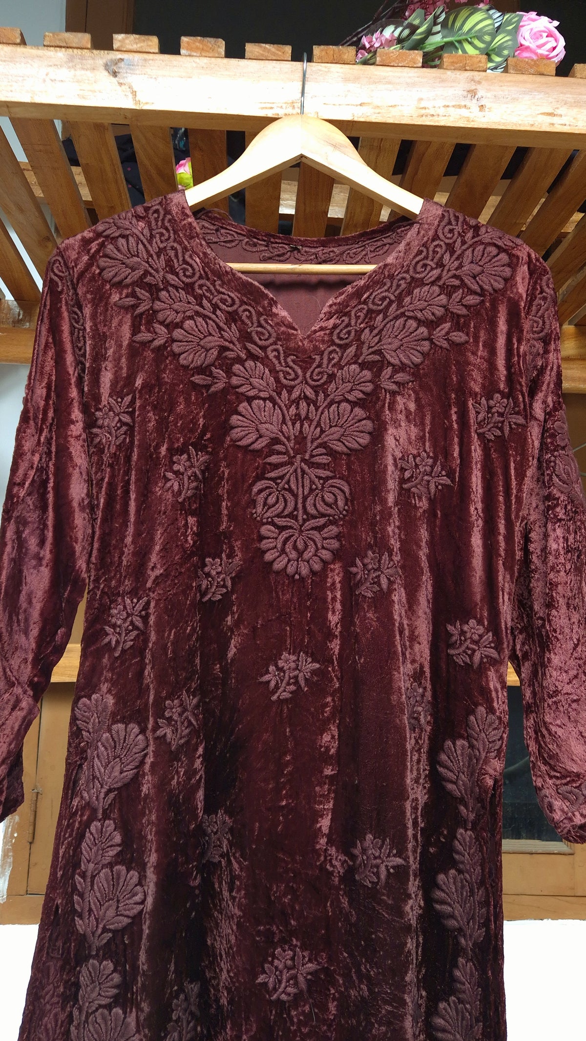 Kashmiri Makhmal pure handcrafted Chikankari embroidery kurta by LVW Fashions, soft, warm, luxurious Lucknow Chikankari design.