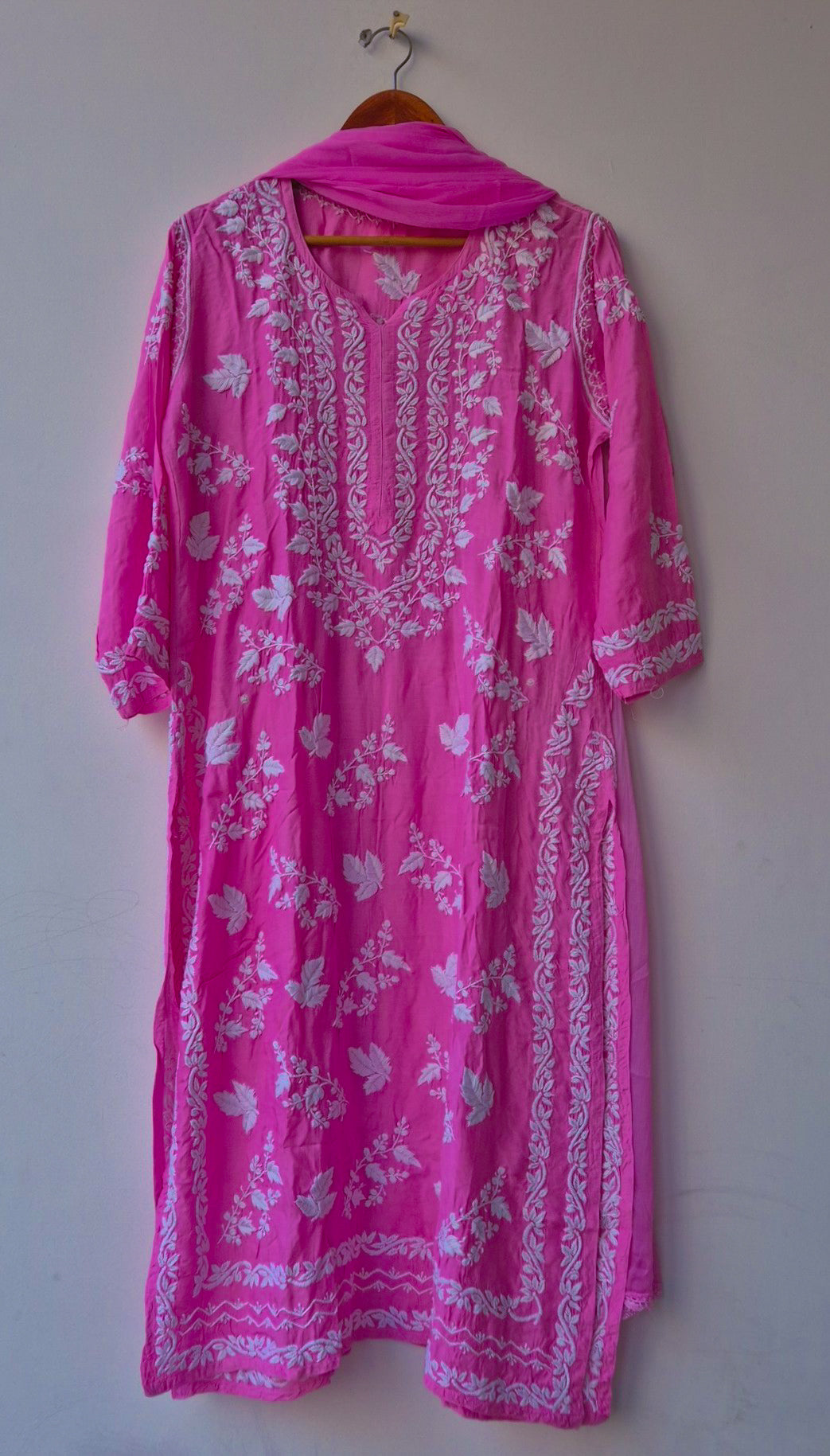 Handcrafted Adaya Silk Cotton Chikankari Kurta Set with leaf embroidery from LVW Fashions, featuring traditional Lucknow chikankari design.