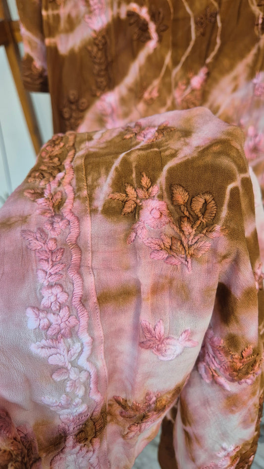 Beautiful tie-dye Do Taar Chikankari on LVW Fashions premium georgette long straight kurta, handmade Lucknow Chikankari design.