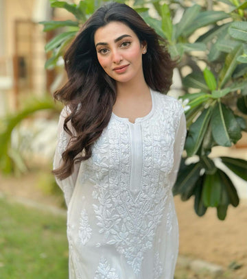 White Chand Wala Chikankari Kurta with intricate embroidery, handmade by LVW Fashions, showcasing traditional Lucknow craftsmanship.