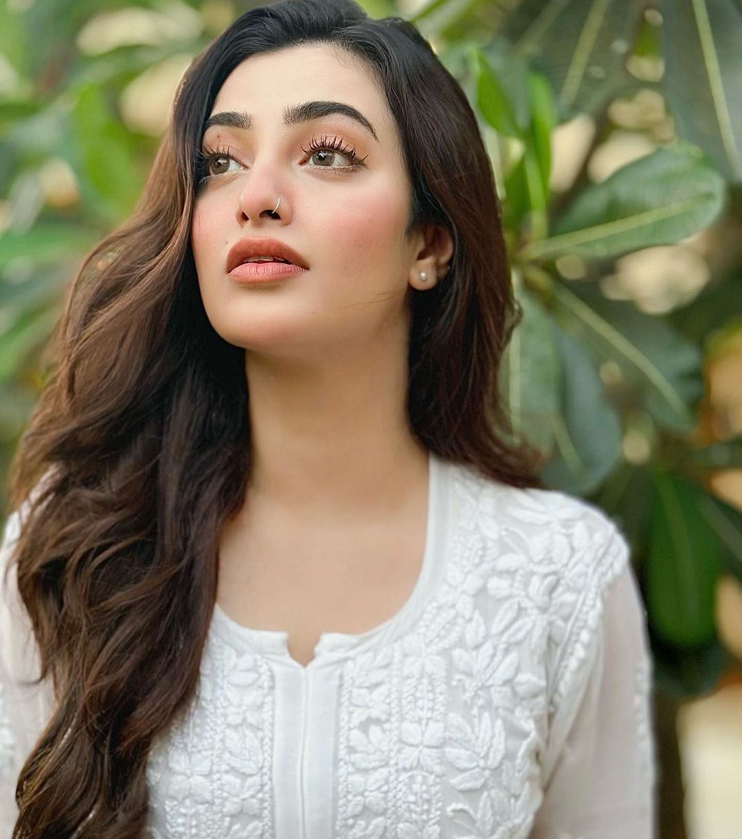 White Chand Wala safed premium Chikankari kurta by LVW Fashions, showcasing intricate neck and Daman embroidery in traditional Lucknow style.