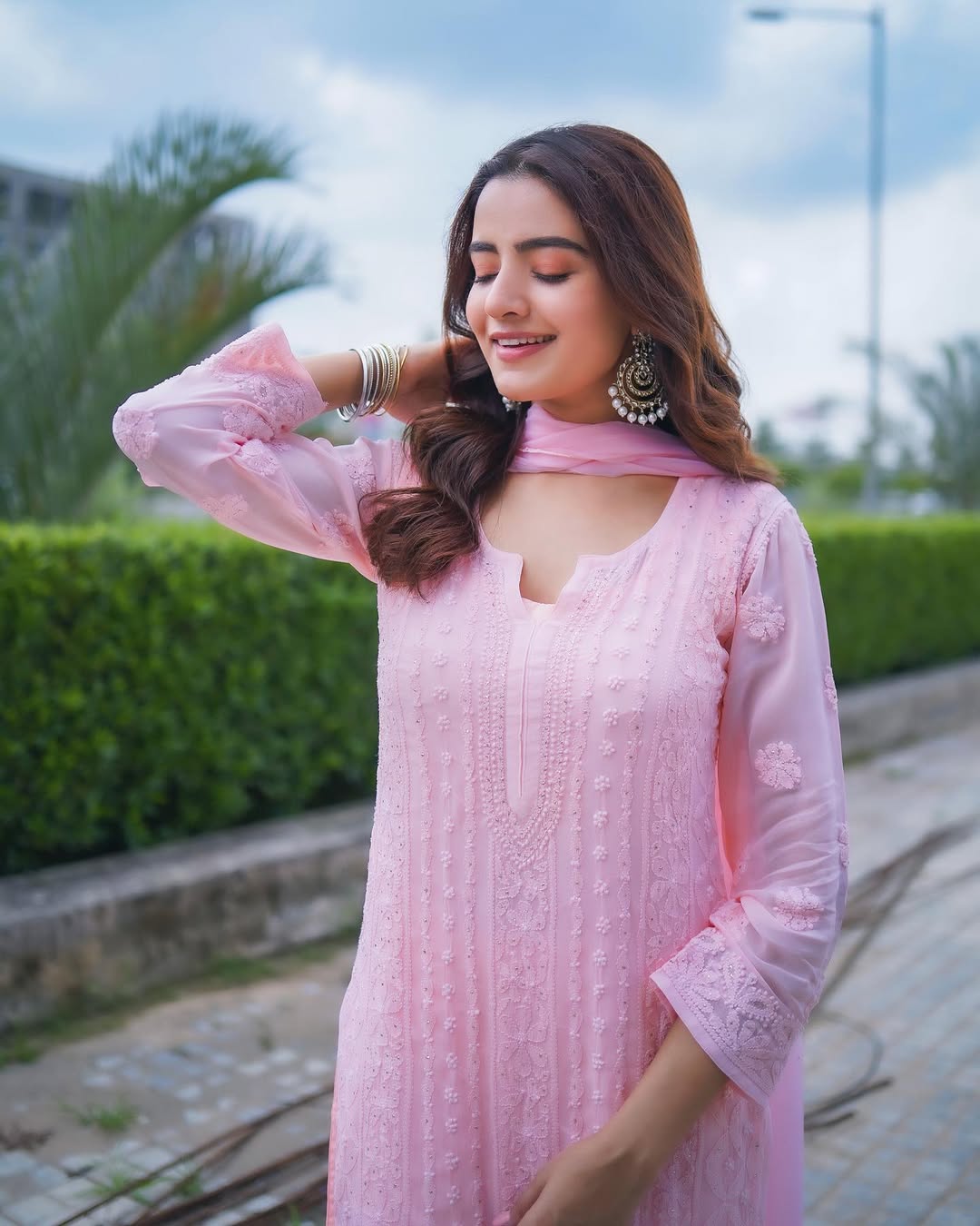 Full front view of LVW Fashions luxurious georgette Chikankari kurta with intricate full jaal embroidery, handmade in Lucknow.