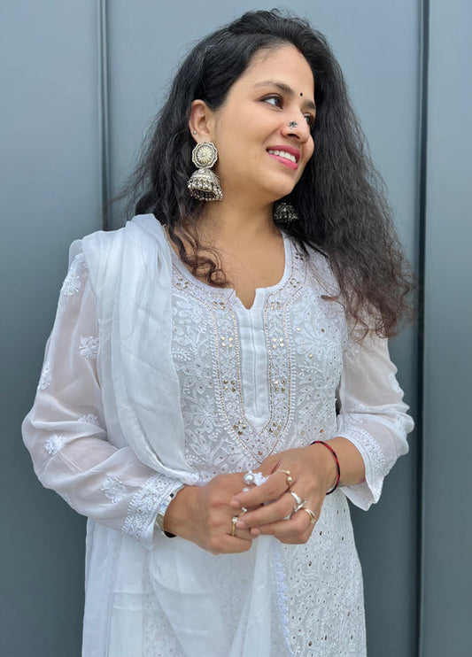White Hoor Premium Georgette Chikankari Luxurious Set With Kamdani Add on