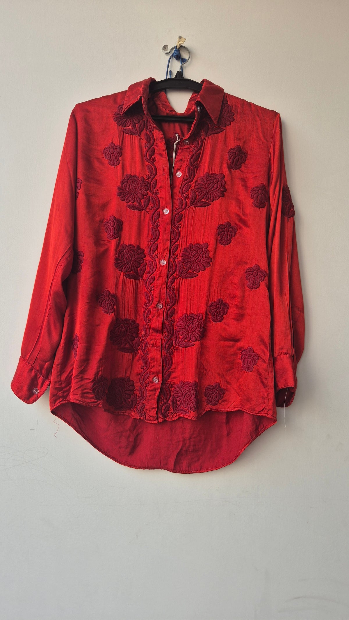 Handcrafted luxurious silk Chikankari kurta by LVW Fashions, featuring intricate Lucknow Chikankari embroidery and stylish design.