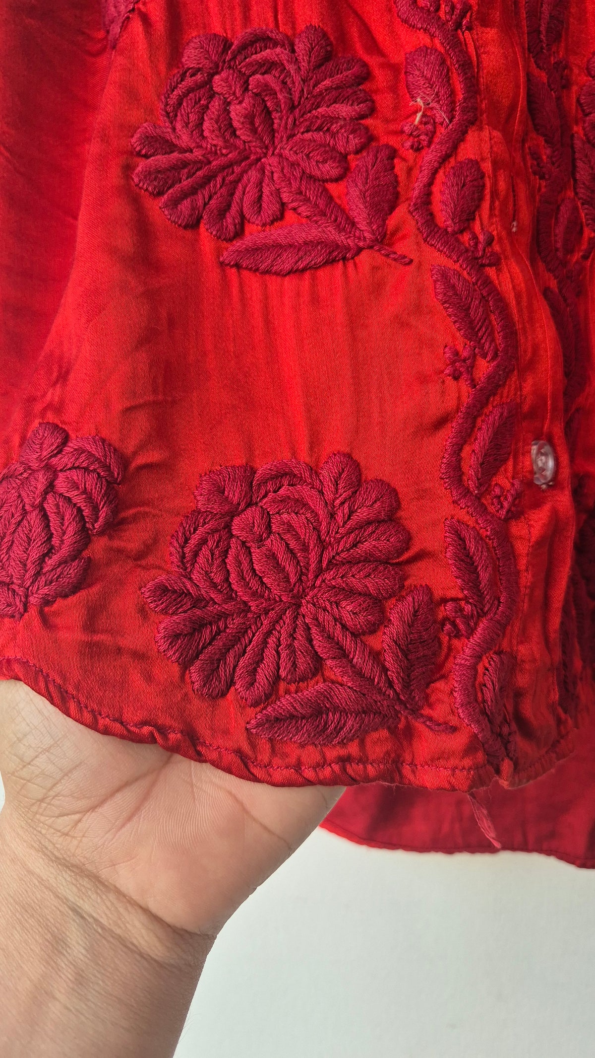 Stylish premium silk handcrafted Chikankari kurta by LVW Fashions, featuring intricate Lucknow Chikankari embroidery.