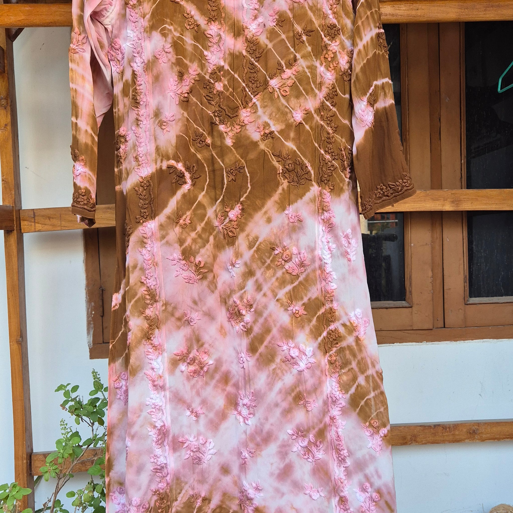 Beautiful tye dye  Do Taar Chikankari on  Premium Georgette Aline Straight Long Kurta