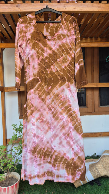 Beautiful tye dye  Do Taar Chikankari on  Premium Georgette Aline Straight Long Kurta